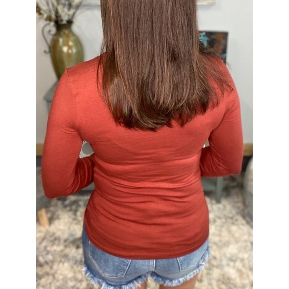❤️‍🔥V-Neck Long Sleeve Basic Cotton Top Dark Rust 1022 - Picture 13 of 14